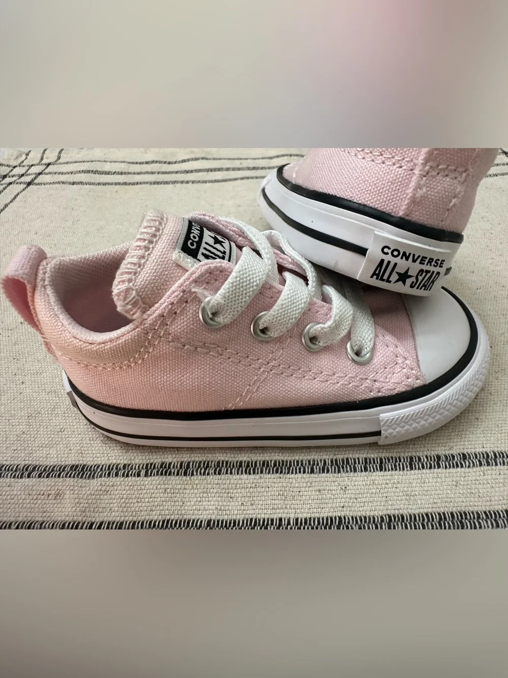 Converse Kids Low Top Sneakers in Light Pink and White